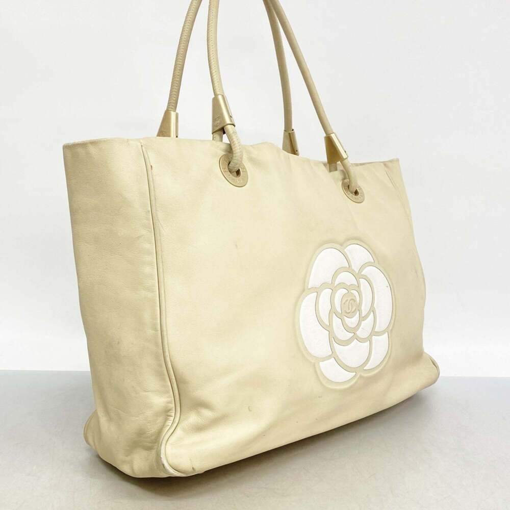 CHANEL Cream Lambskin Leather Tote Bag - Picture 2 of 13